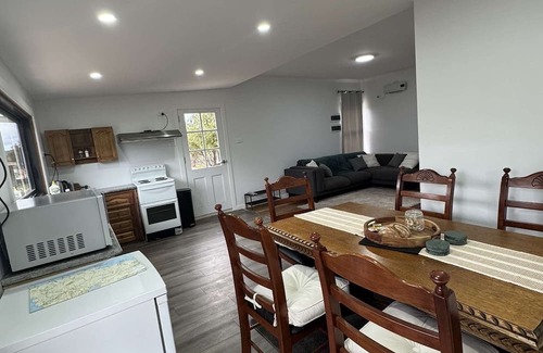Swansea Casa | Swansea Coastal Retreat near the sea and IGA