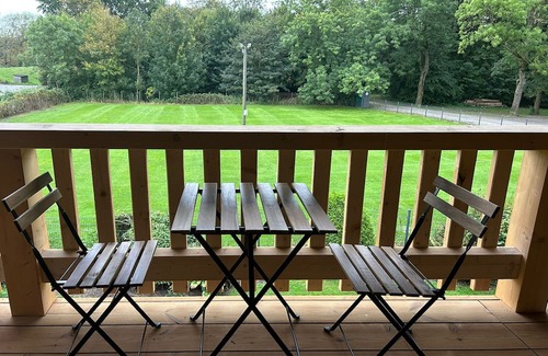 Krummendeich Apartamento | Dyke love - Modern apartment on the Hundegutshof, ideal for a vacation with your dog