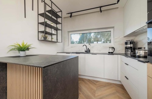 Tychy Apartamento | Barona 51 Tychy | Air Conditioned Apartment with Parking and Desk