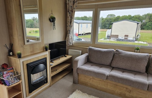 Dunbar Cabaña | THURSTON MANOR CARAVAN PARK, PONY MEADOW, with a garden in Dunbar