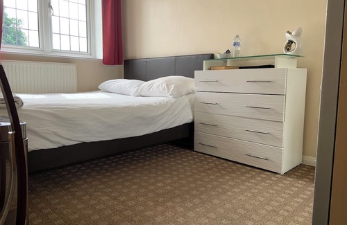 George Green Hotel | Bianca's House Hotel Heathrow Airport
