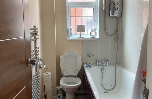 George Green Hotel | Bianca's House Hotel Heathrow Airport