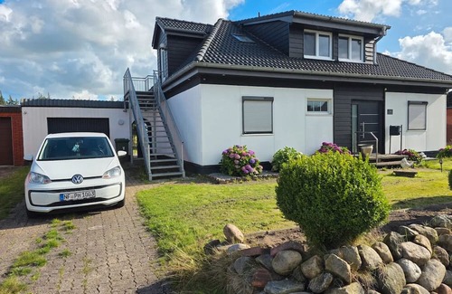 Leck Casa | Holiday Home 'Alame' with Shared Terrace, Private Garden and Wi-Fi