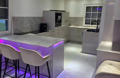 Leck Casa | Holiday Home 'Alame' with Shared Terrace, Private Garden and Wi-Fi