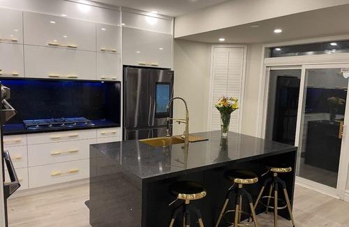 Churchill Meadows Casa | YOUR HOME AWAY FROM HOME.Best Family Neighourhood, Close to all Attraction