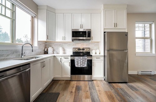 Mill Lake Casa | Modern luxury 3bedroom 3 bath with huge patio