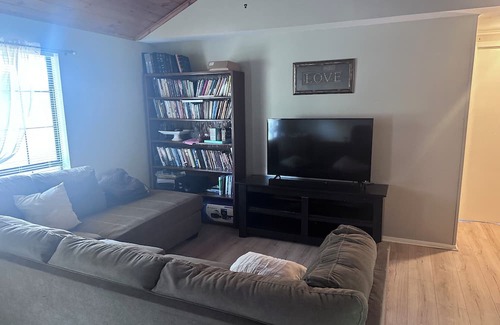 Tyler Cabina | Cozy Wood Cottage in Tyler