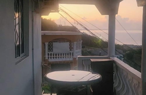 Gordon Town Apartamento | Majestic panaramic beach views close to the Kingston Airport.