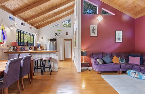 Skenes Creek Casa | Peaceful, creative home in a lush bush setting, only 300m from the beach!