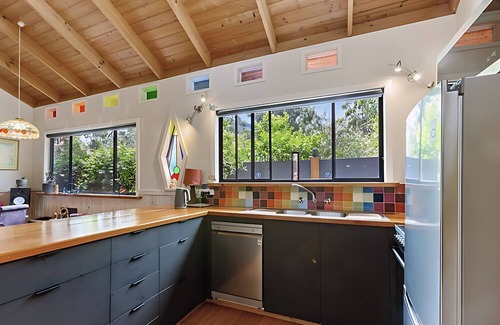 Skenes Creek Casa | Peaceful, creative home in a lush bush setting, only 300m from the beach!