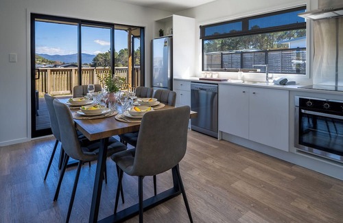 Motuoapa Casa | Welcome to Cozy Motuoapa Home Your Lakeside Escape
