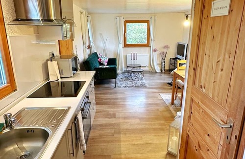 Rhodes Cabina | Blue house just 2 minutes from the Parc Animalier de Saint Croix!