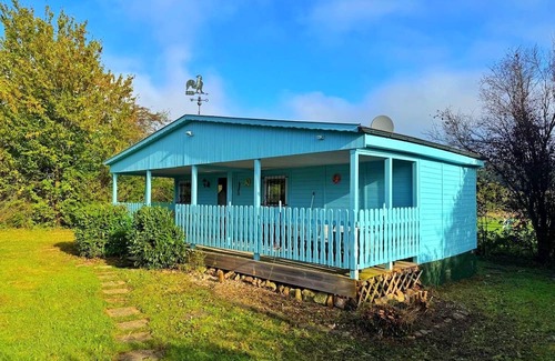 Rhodes Cabina | Blue house just 2 minutes from the Parc Animalier de Saint Croix!