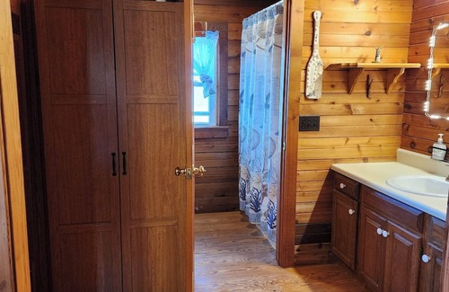 Columbia Cabina | Welcoming Hooks Hideaway-The Cabin on the Albemarle Sound