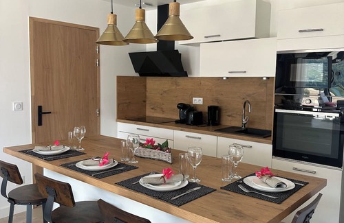 Saint-Vallier Apartamento | Apartment with breathtaking view of the Rhône, in a quiet location free parking