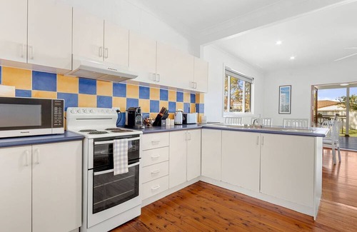 Callala Beach Casa | Barronstown - Pet Friendly with Fire Pit