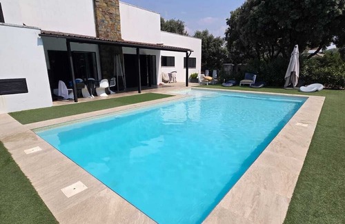 Guadarrama Chalet De Esquí | Villa la Roca + la casita