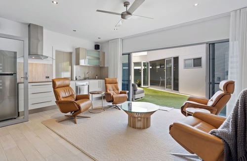 Port Lincoln Casa | Pearl On Calais