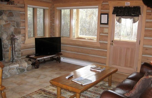 Darby Cabina | Rocky Mountains Getaway: Gorgeous Log Cabin in Darby, Montana