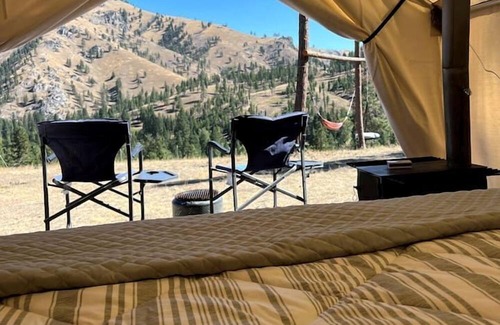 Conner Alquiler De RV | Cozy Tented Cabin with Stunning Sights in Conner, Montana