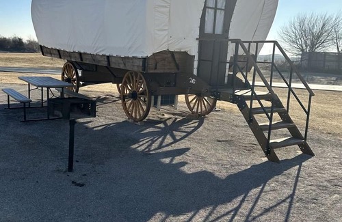 South Oklahoma City Casa | Oklahoma Glamping in this Wonderful Covered Wagon for Family Vacations near Oklahoma City