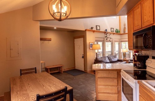 Salida Cabina | Eco-Friendly Cabin with Views of the Rocky Mountains in Colorado
