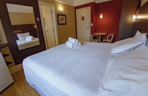 Republica Hotel | City Vibes & Comfort: 4 Spacious Rooms Near República Subway, Ideal for Friends