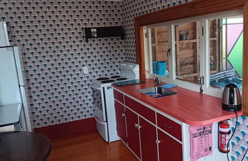 Port Waikato Cabaña | Cosy retreat at Port Waikato with amazing sunsets and river views