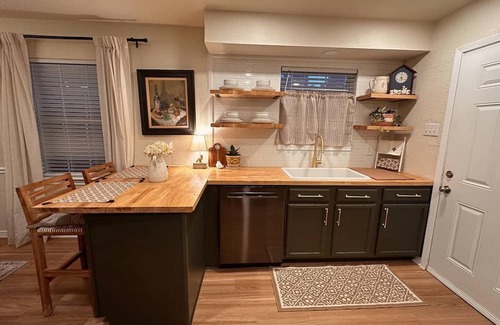 Balch Springs Casa | Cozy Cottage | 3 BR/2 BA -15 min Downtown Dallas