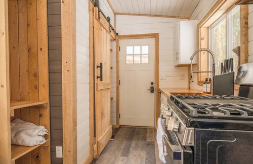 Jay Casa | Forest Bathing: Off-Grid Tiny Home, Pond w/Kayak