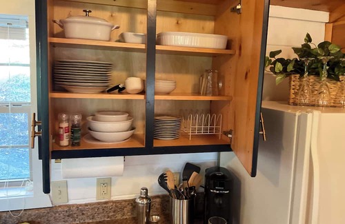 Burdett Cabaña | Cliff’s Edge Cottage Lakeview - Tranquil 2 Acre Escape Overlooking Seneca Lake