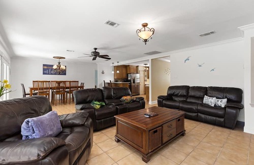 McQueeney Casa | Fun/Relaxing Lake House right on the water in Lake McQueeney!