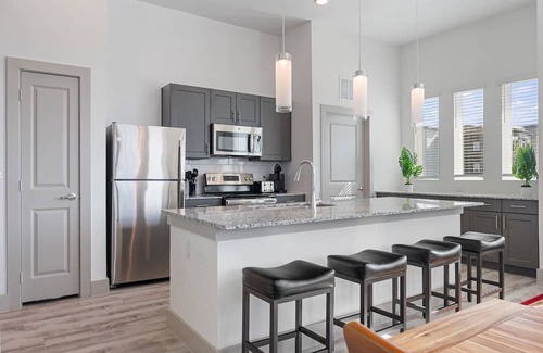 Stony Ridge North Apartamento | Luxury 2BD/2BA Next to Airport 7348