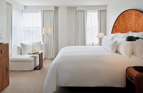 Dupont Circle Hotel | Spacious Room Ideal for Exploring Washington DC