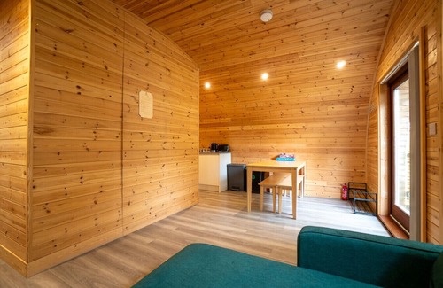 Newmarket Cabina | Lidgate Star Cabin 2 · Eco-friendly cabin next to 16th century pub