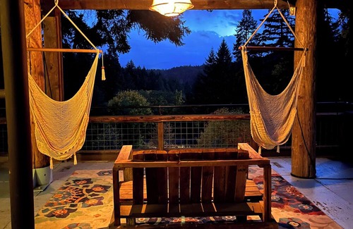 White Salmon Casa | Unique Artisan Bird's Nest, Big Timbers and Easy Views on the Columbia Gorge