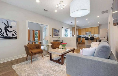 Buford Casa | NEW Cozy Family House/KING Beds/Mins from MallofGA