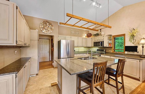 Beloit Casa | Rock River Retreat on Natures Ridge