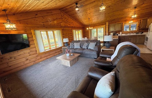 Marshfield Casa | Quiet 2 Bedroom Country Home - Minutes from Marshfield