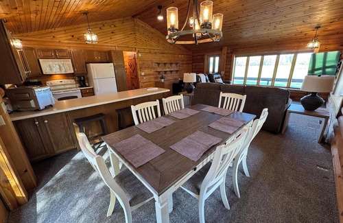 Marshfield Casa | Quiet 2 Bedroom Country Home - Minutes from Marshfield