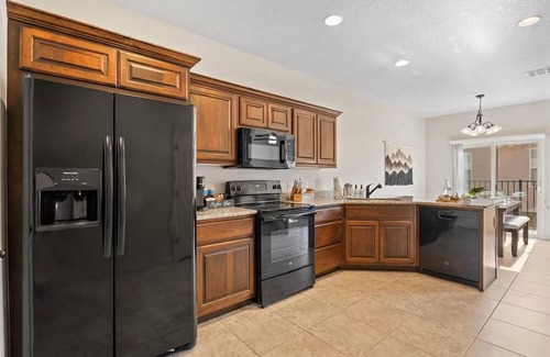 Washington Casa | Desert Haven - Resort-Style Pool - 3BR Townhome