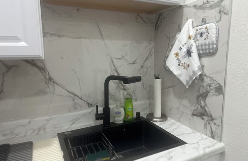 Fort Myers Apartamento | Bright & Charming Room with All Amenities In delightful Fort Myers