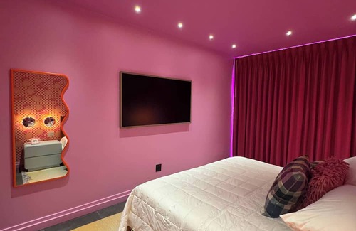 Cherokee Triangle Hotel | Hotel Hilo - Room 202