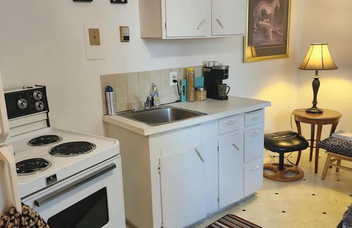 Hanna Apartamento | Town-in-Country Suite in Hanna