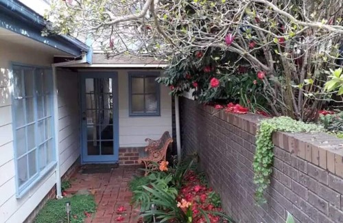 Croydon North Casa | Magnolia Cottage- wineries, main street, station