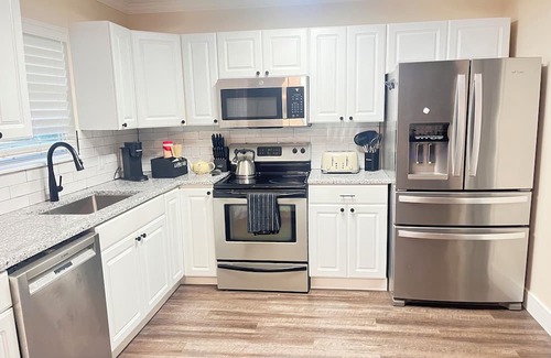 Broadmoor Casa | Cozy guest home on a .75 acre lot in Shreveport!