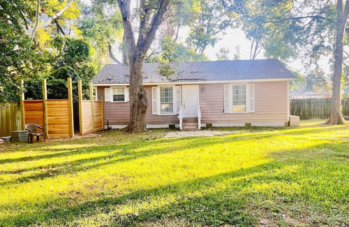 Broadmoor Casa | Cozy guest home on a .75 acre lot in Shreveport!