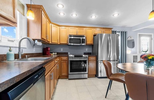 Willowick Casa | Bright, modern, and cozy Willowick retreat, 20 minutes from downtown Cleveland!