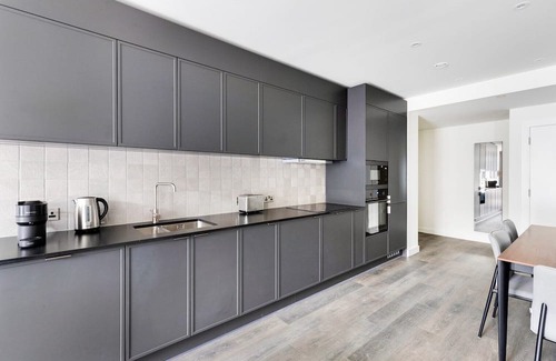 Stratford and New Town Apartamento | Blueground | Stratford, pool, nr Queen Elizabeth Park