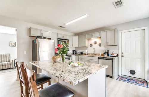 Myrtle Grove Casa | Charming Pensacola Home w/Pool & Lanai